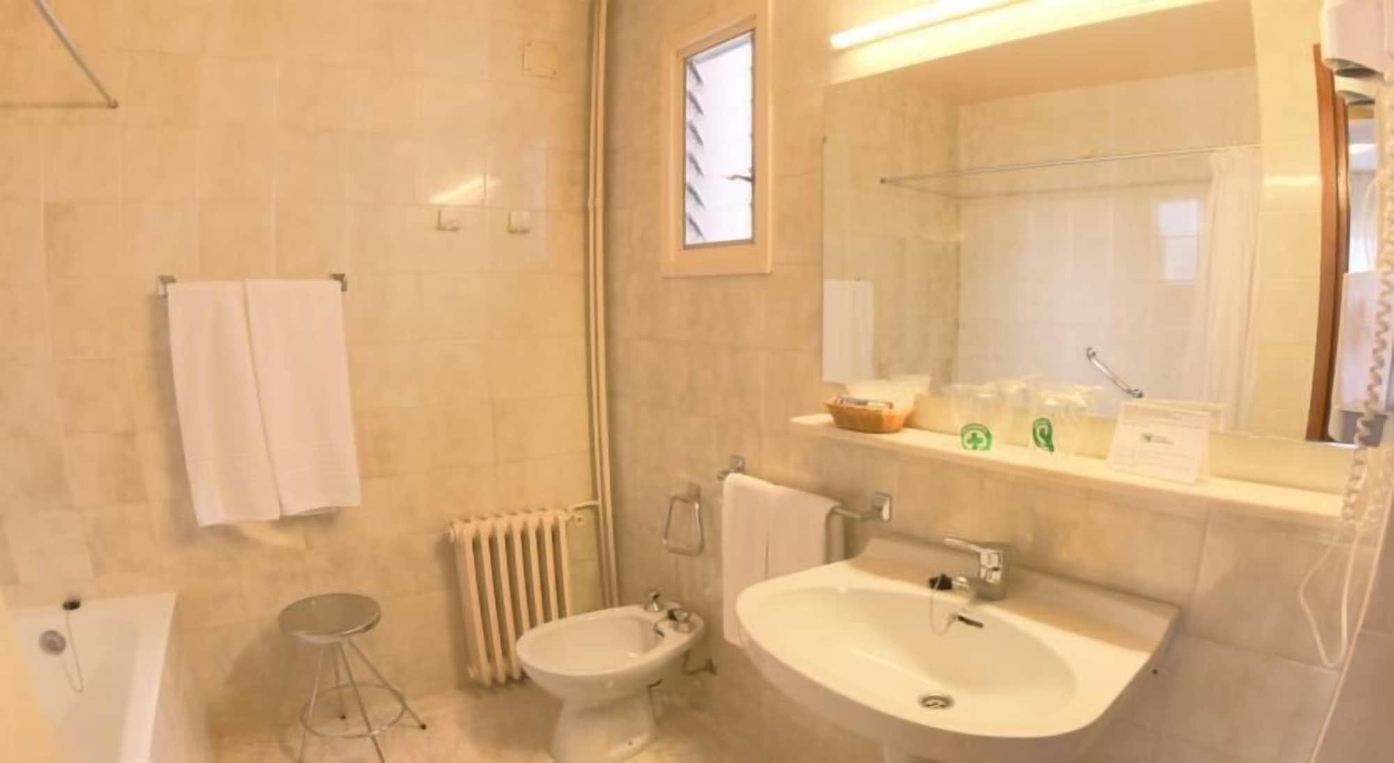 Hotel Univers Encamp Ngoại thất bức ảnh